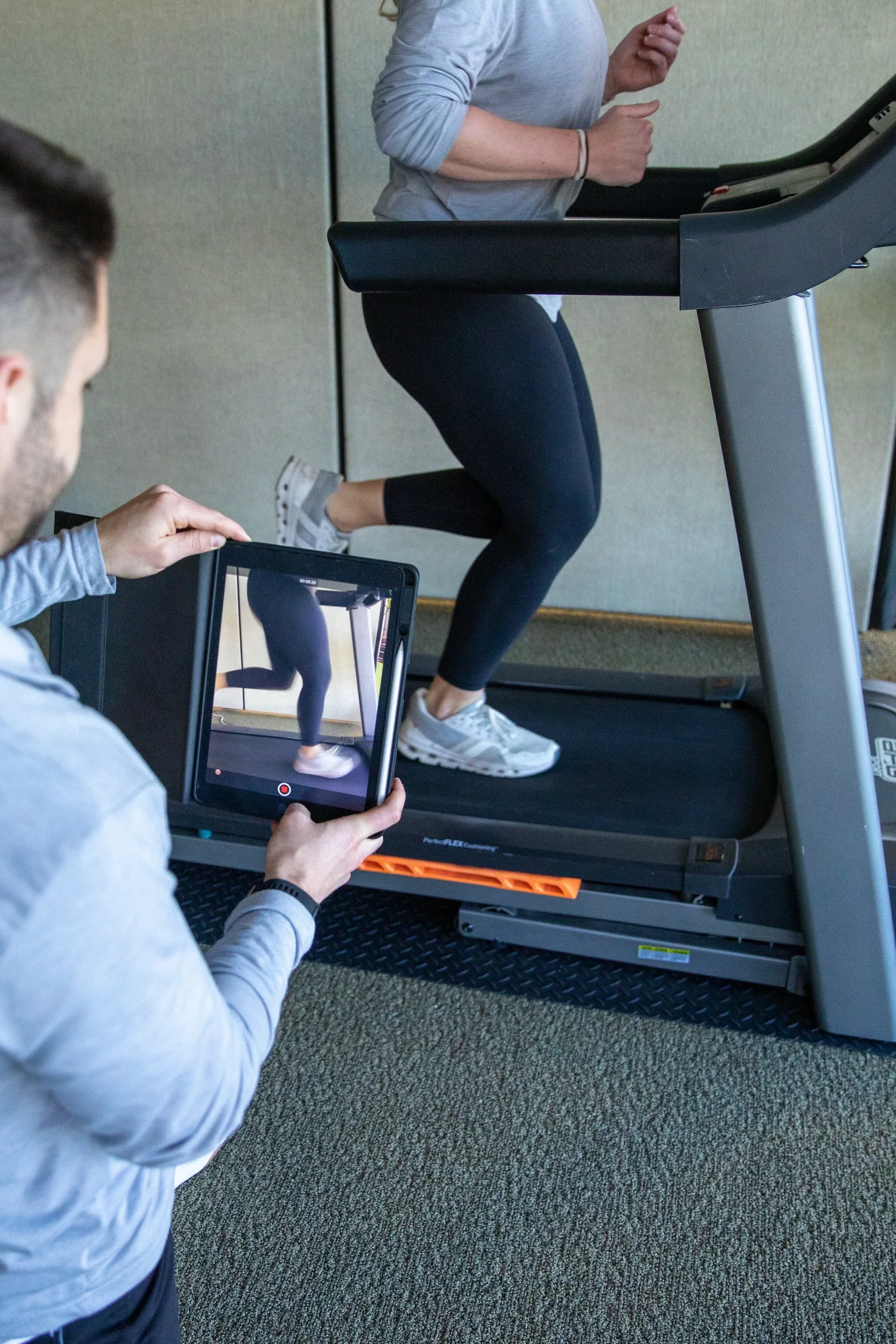 Treadmill running analysis recorded from the side